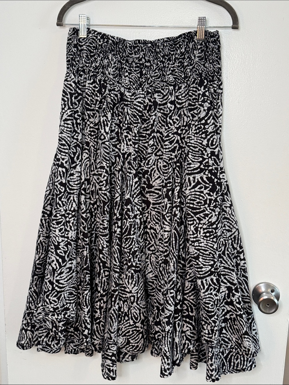 Flowy Black-White Organic Printed A-Line Skirt size medium